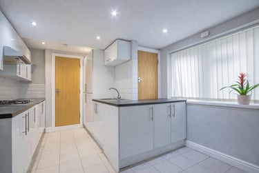 7 bed house, Hirwain Street, Cathays, Cardiff, CF244JG - Image 3
